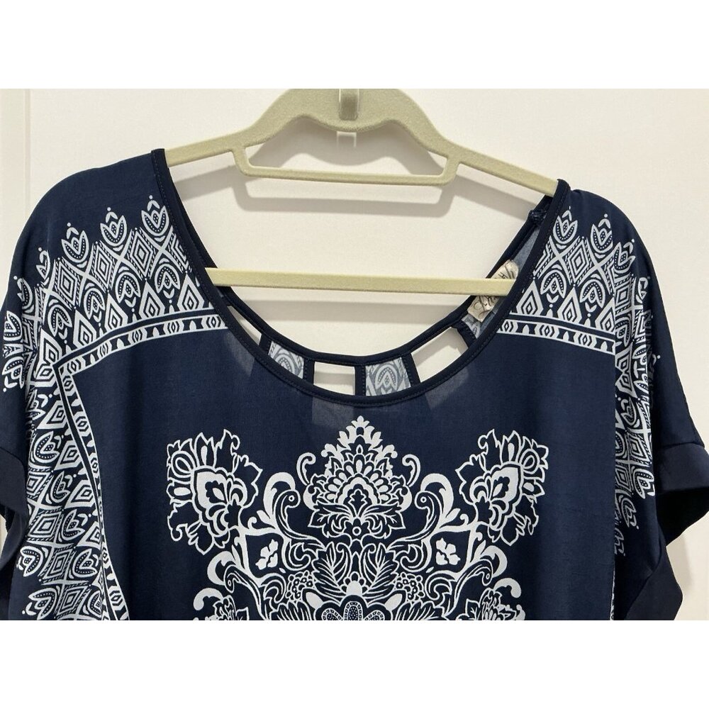 Lavish Plus Top 3X Handkerchief Design Blue White Upper Back Cut Outs - Picture 2 of 8